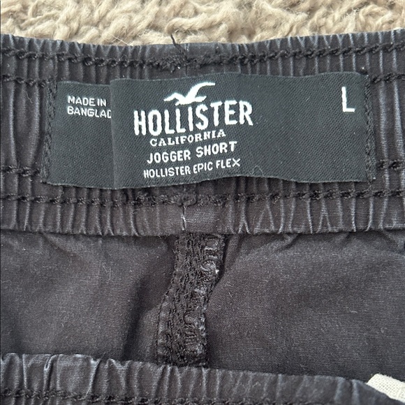 Hollister Black Men's Shorts - Picture 2 of 3